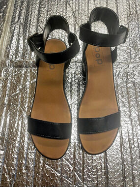 Pop  Road Trip Black Platform Sandals